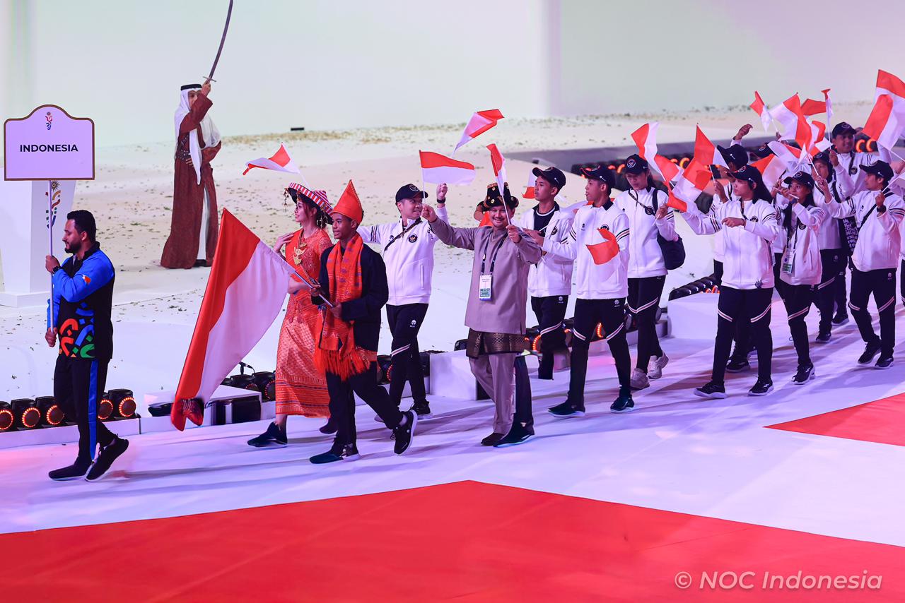Indonesia Olympic Commitee - Traditional Mandailing and Batak Karo Attire Brighten Indonesia’s Appearance at the Opening Ceremony of the Asian Youth Games Bahrain 2025