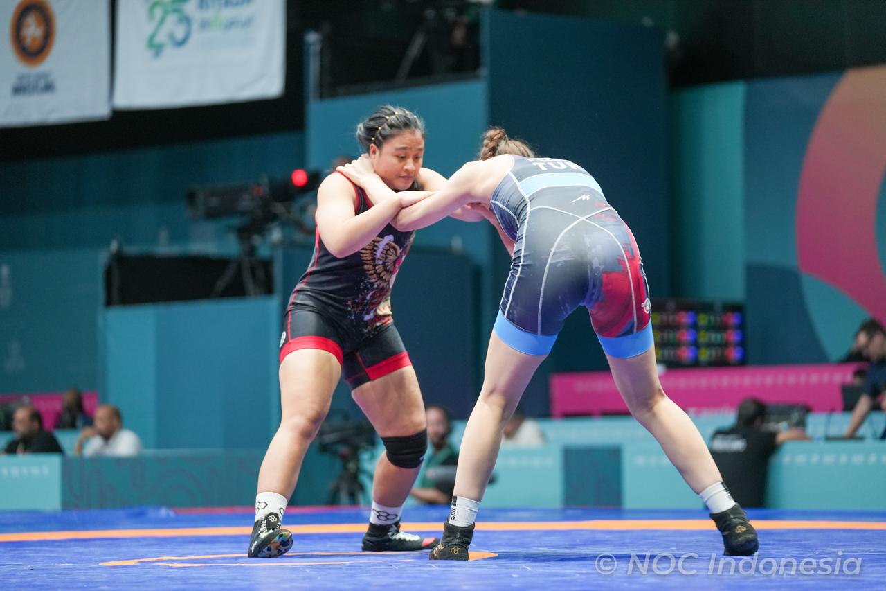 Indonesia Olympic Commitee - Two Indonesian Women Wrestlers End Their Run in the Quarterfinals of the Islamic Solidarity Games 2025