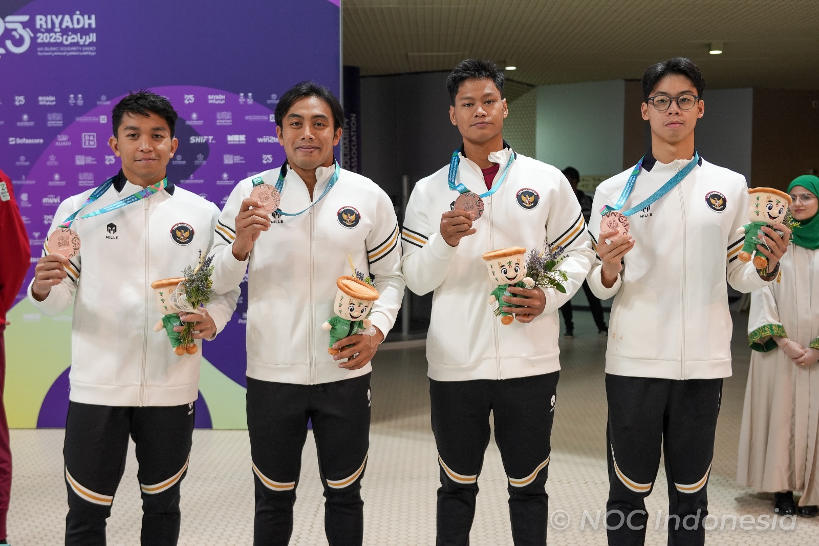 Indonesia Olympic Commitee - Despite Three Sick Swimmers, Indonesian Men’s Team Secures Bronze at 2025 Islamic Solidarity Games