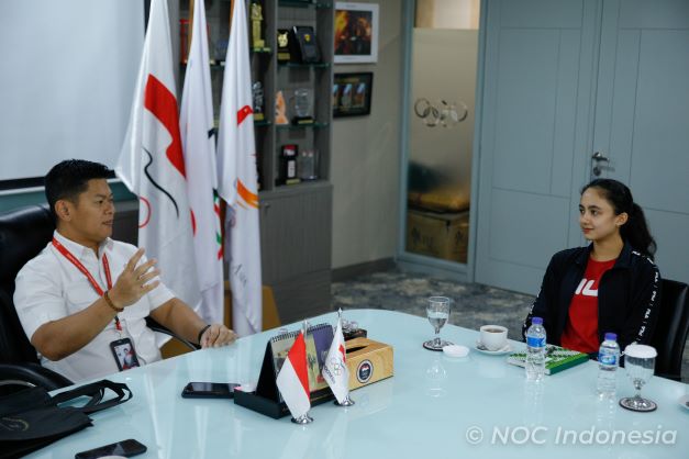 Indonesia Olympic Commitee - NOC Indonesia Encourages Sutji to Dream Higher to Win Olympic Medals