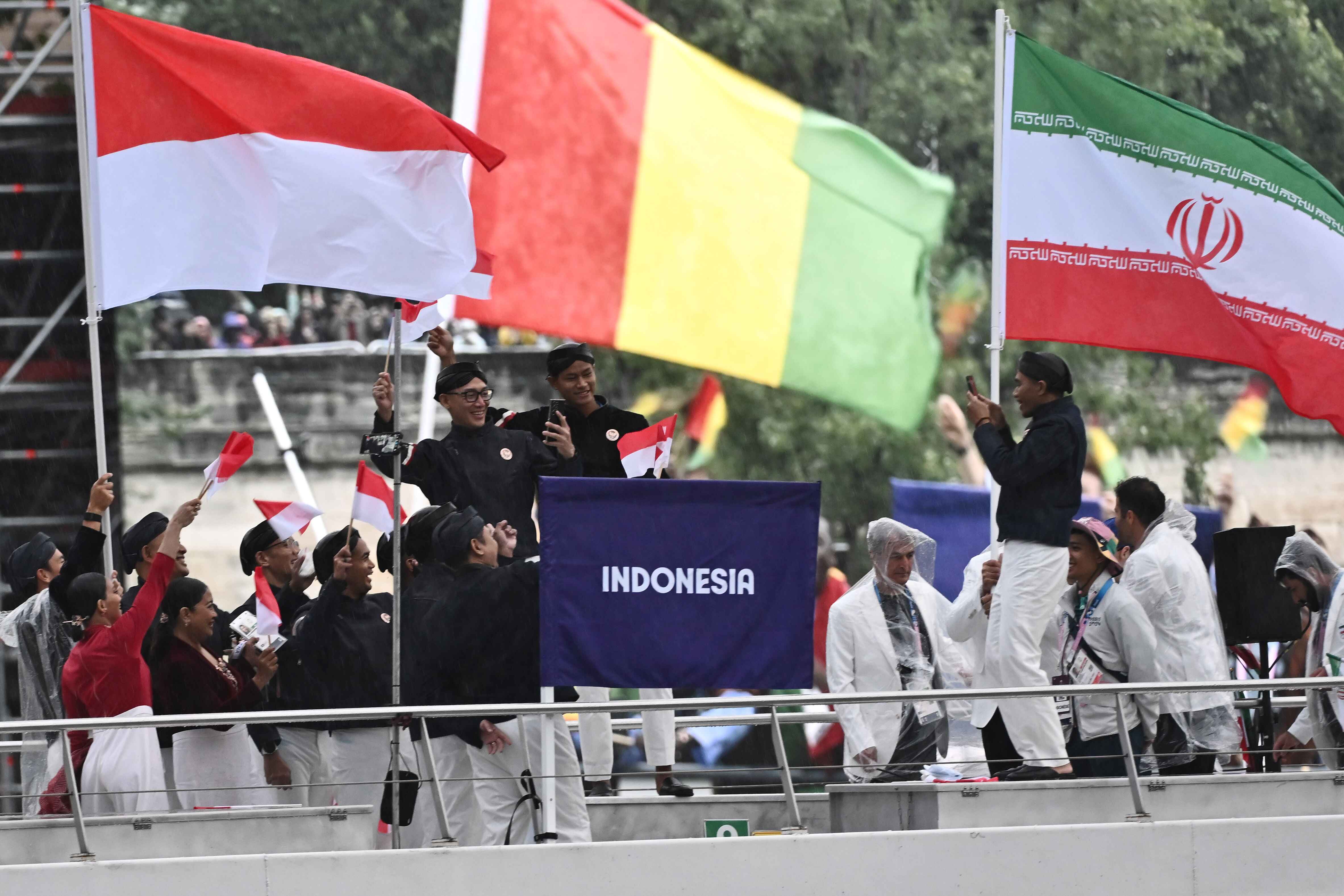 Indonesia Olympic Commitee - The Indonesian Team's Pride, Spirit and Resilience in the Opening Ceremony of the Paris 2024 Olympic Games